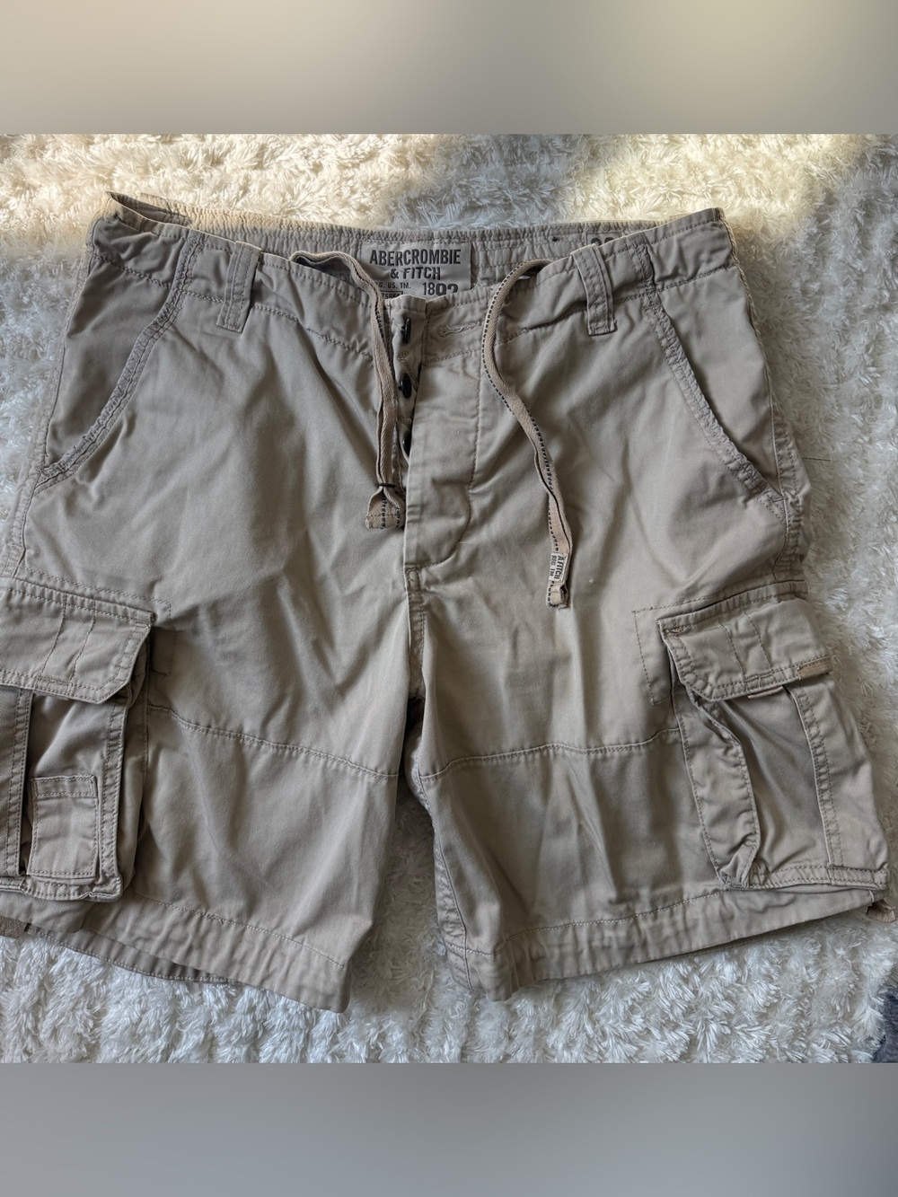 Abercrombie & Fitch Men's Vintage Tan Cargo Shorts
Tan size 36 Buttonfly